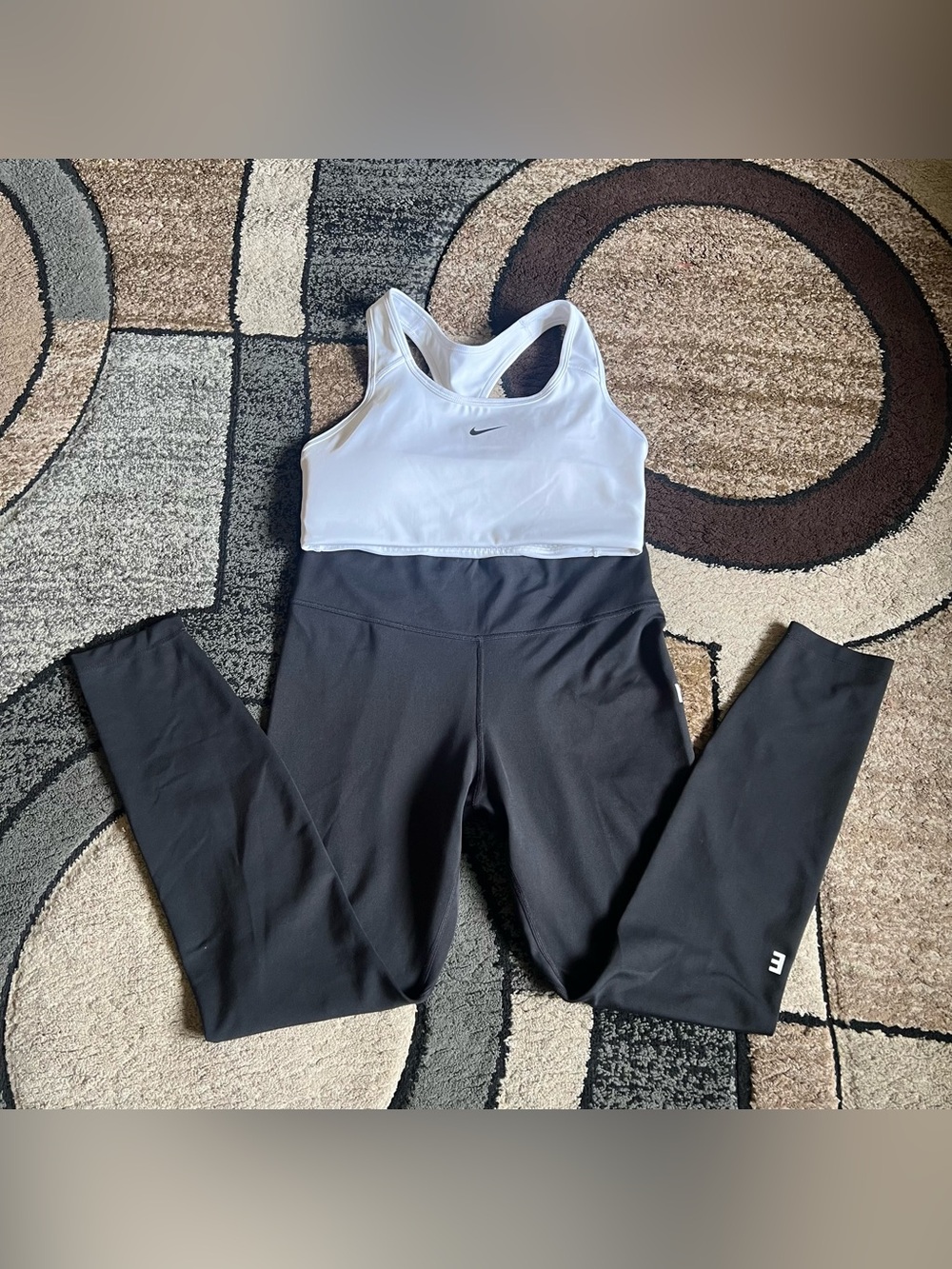 Womens Nike Set of Leggings and Sport Bra Size Medium Black/White Color